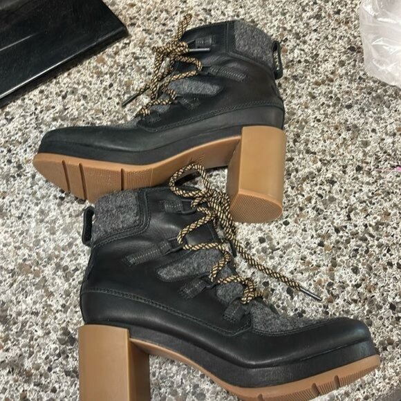 Sorel Women's Blake Waterproof Lace-Up Booties women’s 8 chunky platform shoes - Picture 12 of 16